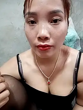 yeutinh00 online show from March 1, 2026, 9:42 am