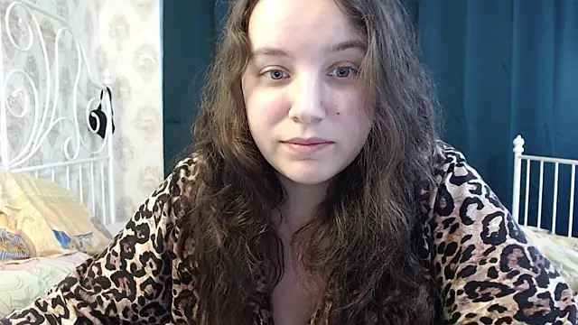 AmazingAllice online show from April 17, 2026, 3:26 pm