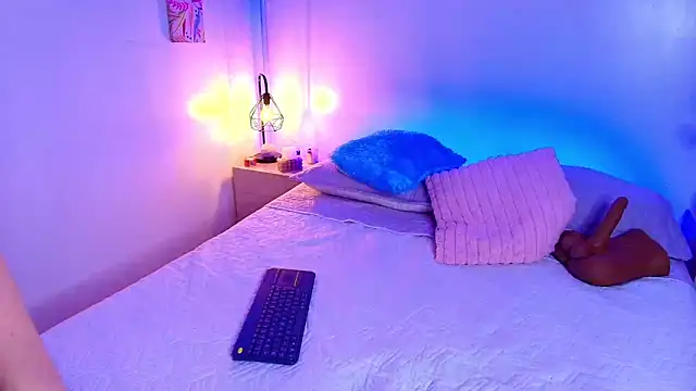 kitty whitte online show from February 7, 2026, 6:16 pm