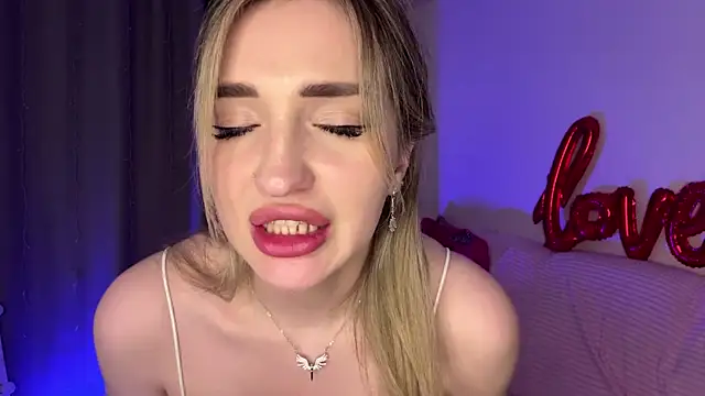  ViviV  online show from April 5, 2026, 10:16 pm