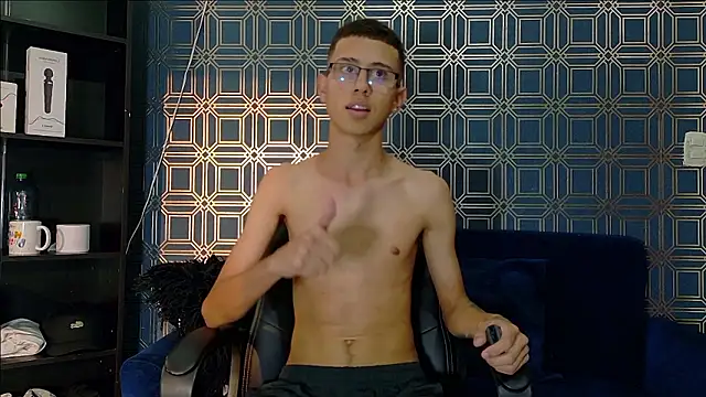 Snapshot of asher_lux chatting on February 10, 2026, 8:52 pm asher lux online show from February 10, 2026, 8:52 pm