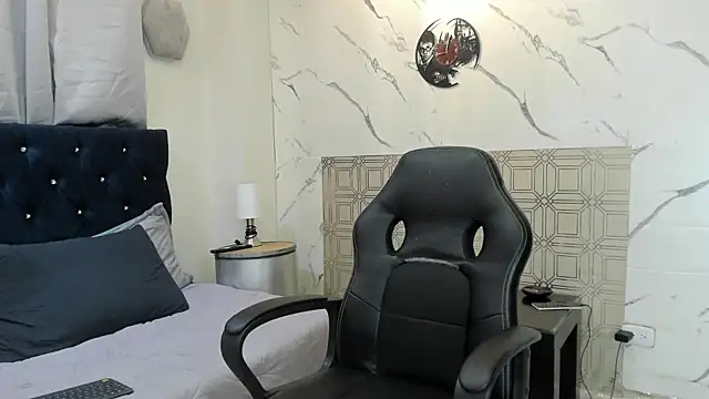 asher lux online show from April 7, 2026, 7:59 pm