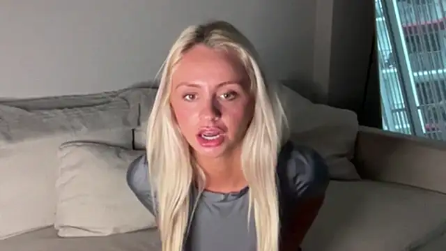 Snapshot of babymiaaaa chatting on January 13, 2026, 9:52 pm babymiaaaa online show from January 13, 2026, 9:52 pm