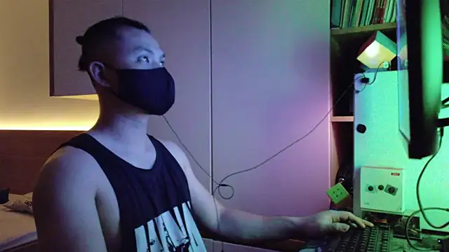 OnlyHand9x online show from April 19, 2026, 3:46 pm