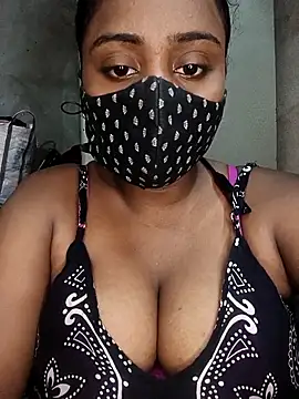 Hotty Nishaa online show from April 17, 2026, 8:22 pm