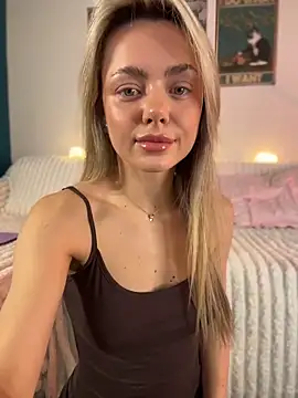 Snapshot of Kylie_Mystic chatting on March 5, 2026, 4:20 am Kylie Mystic online show from March 5, 2026, 4:20 am