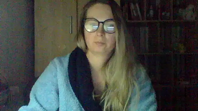 VikiLove765 online show from February 10, 2026, 4:22 am