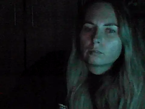 Snapshot of VikiLove765 chatting on January 5, 2026, 7:39 pm VikiLove765 online show from January 5, 2026, 7:39 pm