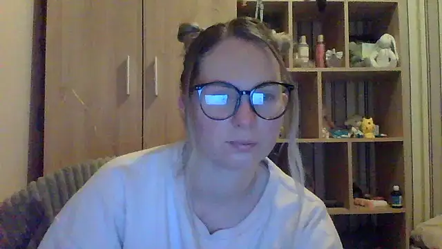 VikiLove765 online show from February 8, 2026, 9:45 pm