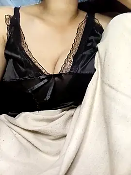 Merrylinh online show from March 8, 2026, 9:01 am