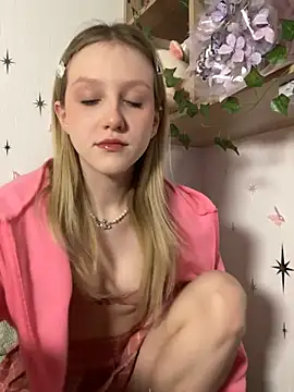 Snapshot of KissChristie chatting on January 13, 2026, 9:52 pm KissChristie online show from January 13, 2026, 9:52 pm