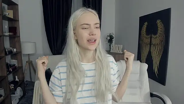 Snapshot of KristalCrowner chatting on February 20, 2026, 7:38 pm KristalCrowner online show from February 20, 2026, 7:38 pm