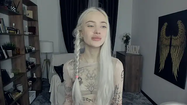 Snapshot of KristalCrowner chatting on February 27, 2026, 6:41 pm KristalCrowner online show from February 27, 2026, 6:41 pm