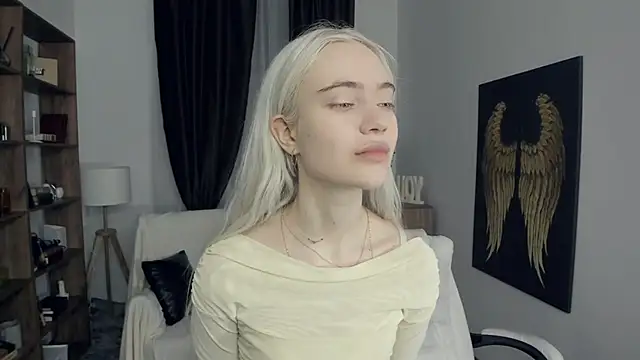 Snapshot of KristalCrowner chatting on February 21, 2026, 7:38 pm KristalCrowner online show from February 21, 2026, 7:38 pm