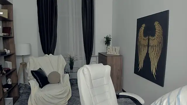 Snapshot of KristalCrowner chatting on February 6, 2026, 7:21 pm KristalCrowner online show from February 6, 2026, 7:21 pm