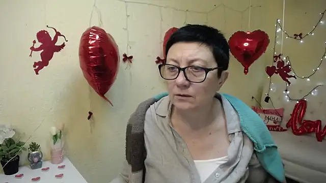 EmilyL0ve online show from February 3, 2026, 6:24 pm