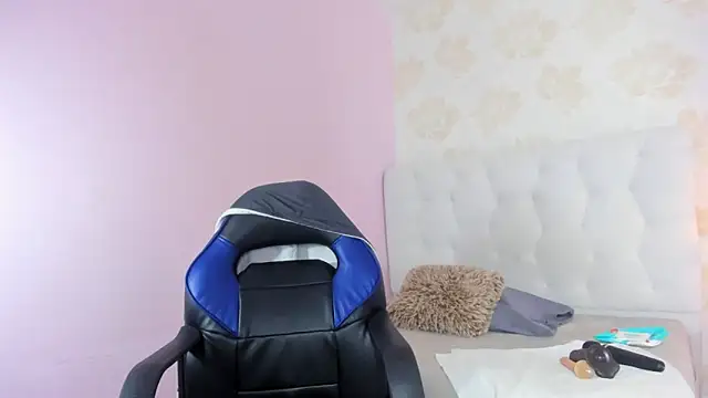 Snapshot of JOLIEBENSON1 chatting on February 11, 2026, 2:44 am JOLIEBENSON1 online show from February 11, 2026, 2:44 am