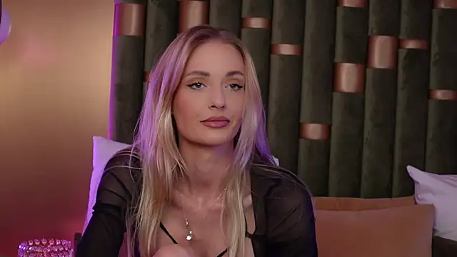 Snapshot of AmeliaAngel chatting on October 14, 2025, 9:43 am AmeliaAngel online show from October 14, 2025, 9:43 am