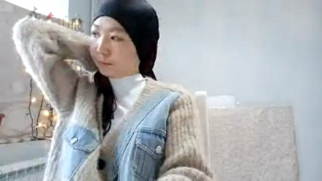 VuiCutie online show from January 12, 2026, 3:46 am