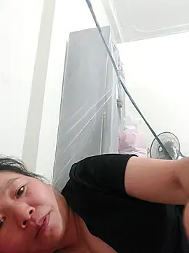 donaaa2 online show from April 1, 2026, 1:52 pm