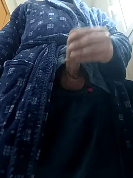 Snapshot of Tommybpdy chatting on February 9, 2026, 11:19 am Tommybpdy online show from February 9, 2026, 11:19 am