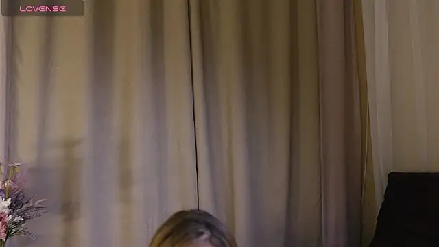 Emely Moon online show from April 3, 2026, 6:36 pm