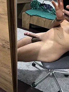 alexandrxlxx online show from April 4, 2026, 12:39 am