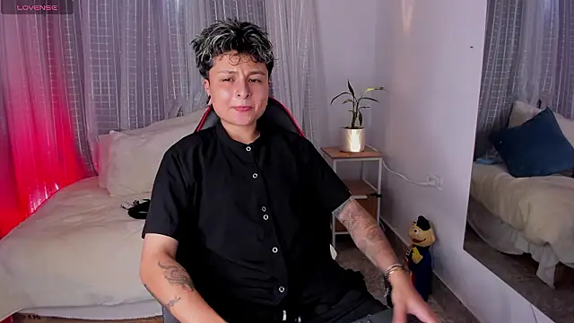 Zury Ramirez online show from March 27, 2026, 10:43 pm