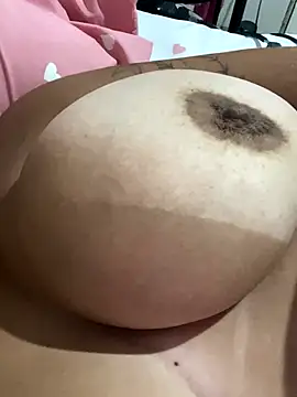 Snapshot of AnneM5 chatting on January 7, 2026, 5:23 am AnneM5 online show from January 7, 2026, 5:23 am