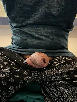 Snapshot of amonyak93 chatting on February 20, 2026, 10:39 am amonyak93 online show from February 20, 2026, 10:39 am