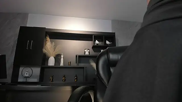 KayraLanne online show from April 7, 2026, 4:03 am