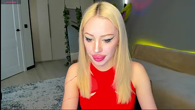 Luna Beverly online show from April 9, 2026, 8:15 pm