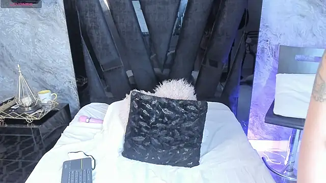 Smith 1s online show from April 13, 2026, 5:33 am