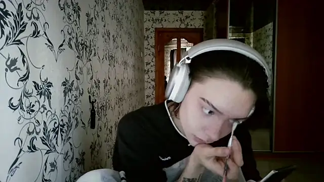 LxayBloom online show from April 11, 2026, 7:45 am