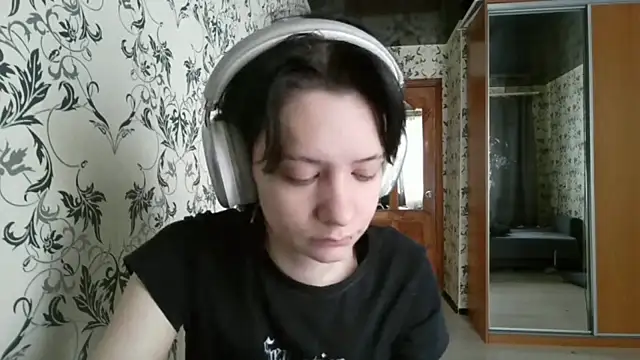 LxayBloom online show from March 30, 2026, 6:37 am