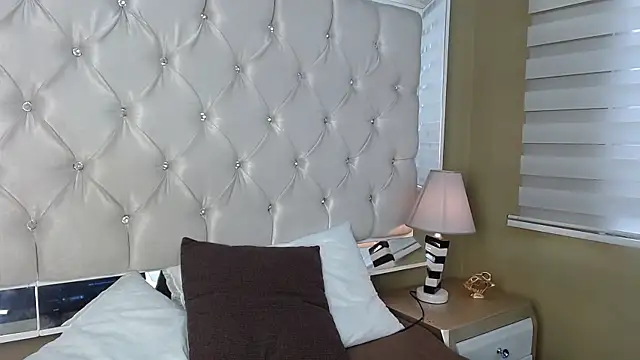 Snapshot of Anniee_rosee chatting on January 14, 2026, 1:48 pm Anniee rosee online show from January 14, 2026, 1:48 pm