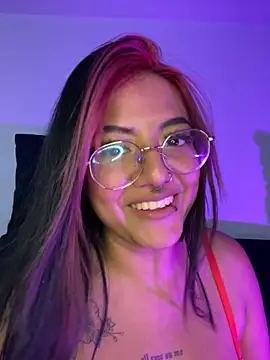 Snapshot of queen_of_you_heart chatting on February 15, 2026, 2:12 am queen of you heart online show from February 15, 2026, 2:12 am