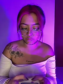 Snapshot of queen_of_you_heart chatting on February 7, 2026, 11:57 pm queen of you heart online show from February 7, 2026, 11:57 pm