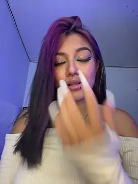 Snapshot of queen_of_you_heart chatting on January 14, 2026, 2:48 am queen of you heart online show from January 14, 2026, 2:48 am