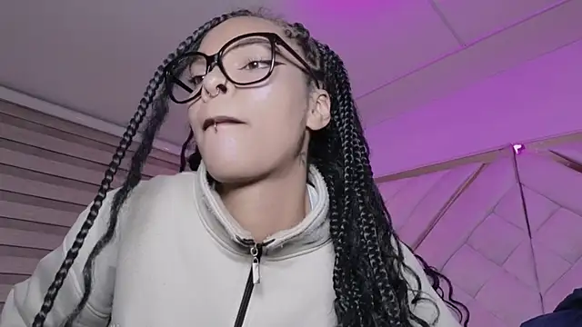 mia gatesvg online show from March 11, 2026, 3:00 am