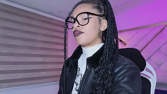 mia gatesvg online show from March 17, 2026, 2:58 am