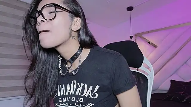 mia gatesvg online show from February 7, 2026, 2:52 am