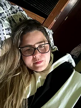 Melmia28 online show from January 7, 2026, 3:28 pm