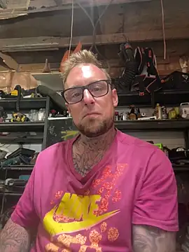 WIDBIGWHITECOCK online show from May 17, 2026, 5:18 am