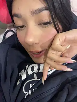 Snapshot of Annie_bear chatting on January 12, 2026, 3:24 am Annie bear online show from January 12, 2026, 3:24 am