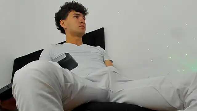 Snapshot of camilo_model chatting on February 25, 2026, 11:54 am camilo model online show from February 25, 2026, 11:54 am