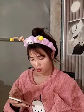 Snapshot of Happy_sweet1 chatting on January 14, 2026, 1:42 am Happy sweet1 online show from January 14, 2026, 1:42 am