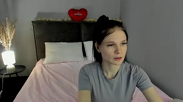 Snapshot of SkinyJoys chatting on February 15, 2026, 7:51 am SkinyJoys online show from February 15, 2026, 7:51 am