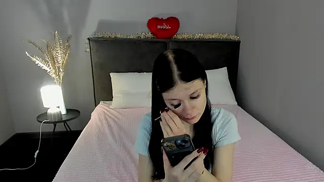 Snapshot of SkinyJoys chatting on February 20, 2026, 1:57 am SkinyJoys online show from February 20, 2026, 1:57 am