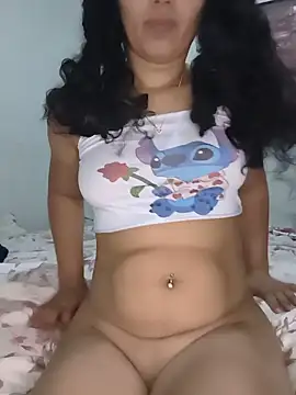 Snapshot of Larissinha015 chatting on July 17, 2026, 1:47 am Larissinha015 online show from July 17, 2026, 1:47 am
